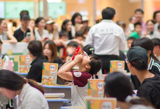 最近全国的打工人，周末都在商场比完这个比那个