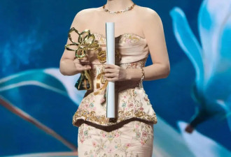杨紫穿高定拿白玉兰视后！裤装孙俪飒爽回宫，杨幂化身翡翠瓷瓶