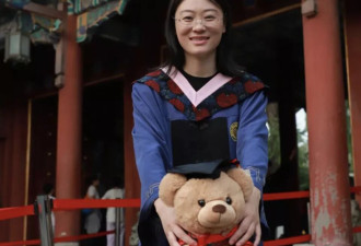 北大女硕士：辞职了，在新疆摆摊