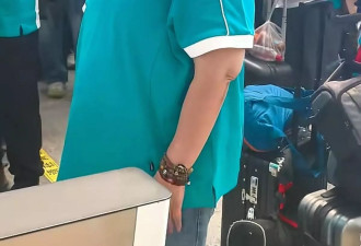 韩红风波后，去内蒙做慈善，不穿名牌感动落泪