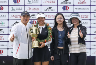 刘国梁双胞胎女儿: 老大被藤校争抢 老二活成普娃