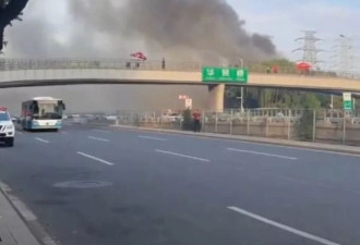 大厦撞机后又起大火 北京CBD两天两起事故引猜测