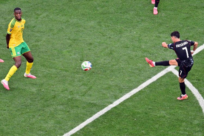 补时绝杀！加拿大1-0南非队史首次晋级世界杯16强- 海报新闻