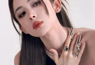 古力娜扎穿抹胸黑裙美爆了！雪肤玉貌身材曼妙性感撩人