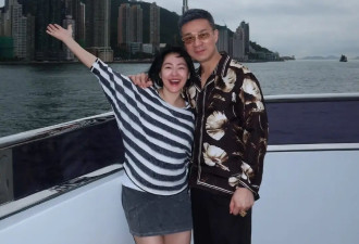 小S和老公带女儿香港度假，夫妻十指紧扣秀恩爱