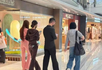 小S和老公带女儿香港度假，夫妻十指紧扣秀恩爱
