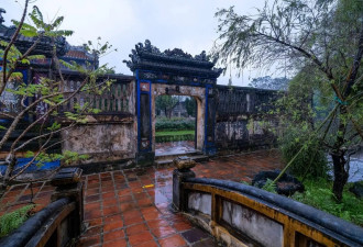 雨中的越南顺化皇城：世界文化遗产的独特视角