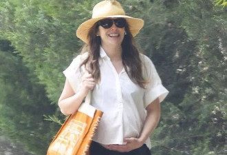 太暖了!奥妹街头大方露孕肚,笑意盈盈迎接第一个孩子