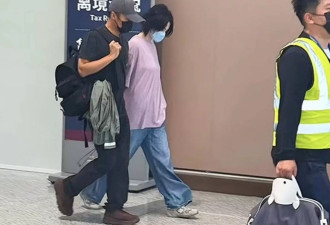 王菲谢霆锋十指紧扣离秦，这打扮是大妈还是松弛感？