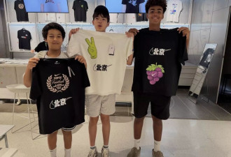 超模吕燕带儿子逛北京，穿黑色T恤戴墨镜美又酷