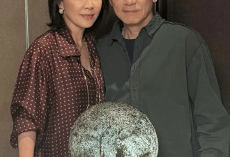 梁朝伟素颜过64岁生日，刘嘉玲晒夫妻合照
