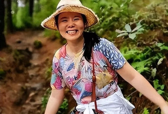 50岁龚琳娜现状：离婚后在云南独居，自己潇洒
