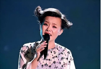 50岁龚琳娜现状：离婚后在云南独居，自己潇洒