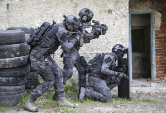 美国监狱暴动！88名囚犯挟持警卫 惊动FBI