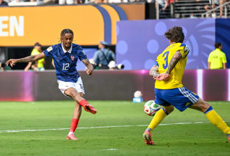 法国3-0完胜瑞典 晋轻松级世界杯16强