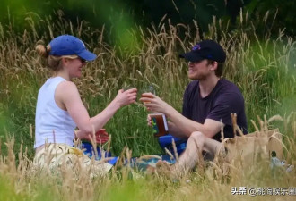泰勒斯威夫特大婚前夕 前男友乔·阿尔文被拍与新女友甜蜜接吻