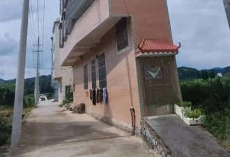 湖南一栋农村自建房走红 最窄处仅有一门宽