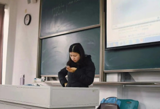 被推着去“赛课”的年轻老师，获得一等奖后辞职了