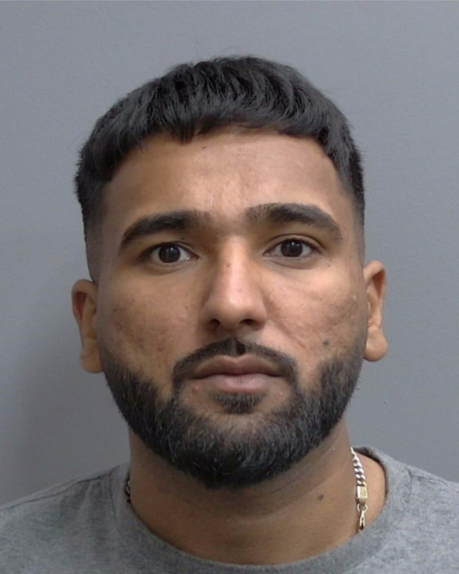 Safaldeep Singh,22 岁,因多项罪名被逮捕并受控