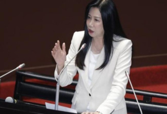 “知道我妈是谁吗？”她的儿子霸凌恶行全曝光