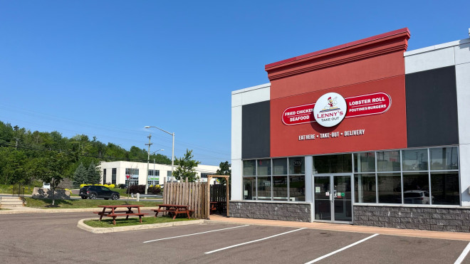 Lenny's Takeout 店铺位于 Moncton,新不伦瑞克,摄于 2026 年 7 月 3 日。(Derek Haggett/CTV News Atlantic)