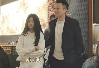 汪小菲开豪车带女儿北京逛街，12岁小玥儿身高突出