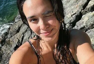钟丽缇大女儿和妈妈一样豪放，岸边脱泳裤晒身材，还当众脱上衣
