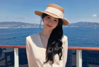 44岁宋慧乔最近度假真是美翻了，泳装照依旧清纯、长裙又变气场女王！