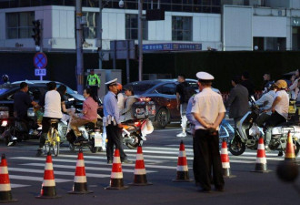美国驻华使领馆“十连发”预警