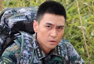 无戏可接，与母亲街边卖鱼近1年，他究竟因何至此
