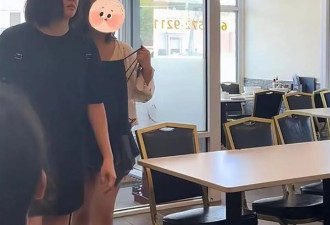 郑伊健路边摊被偶遇,头发稀疏,49岁蒙嘉慧认不出！