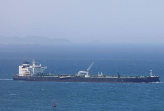 霍尔木兹海峡仍受阻 多艘油轮“暗航”闯关