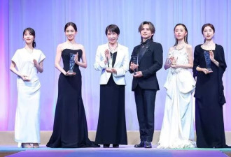 高市早苗亮相颁奖礼，接受高价“赠品”引发争议