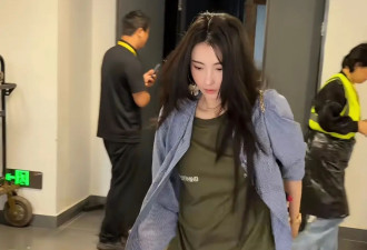 张柏芝不愧“顶级骨相”！2套夏日穿搭会混搭、懂配饰，松弛高级