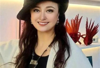 离开万梓良后，她嫁带娃富商，如今是顶级富家太太
