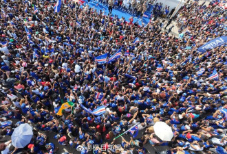 佛得角球员回国，现场被围得水泄不通....