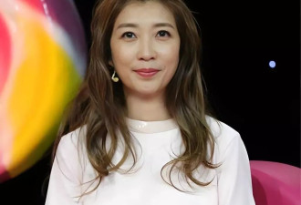 黄嘉千与夏克立离婚已经2年，与16岁女儿相依为命