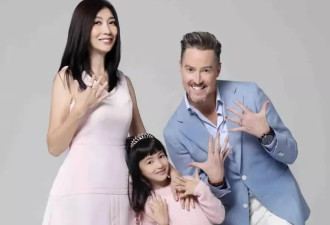 黄嘉千与夏克立离婚已经2年，与16岁女儿相依为命