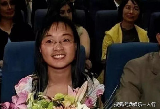 “最丑谋女郎”定居夏威夷当导演，近照胖到不敢认