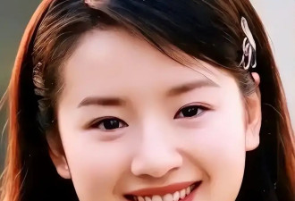 与潘粤明离婚十三年，独自抚养儿子的董洁 如今靠直播带货再次翻红