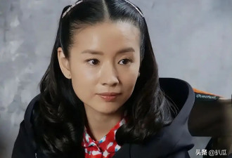 与潘粤明离婚十三年，独自抚养儿子的董洁 如今靠直播带货再次翻红