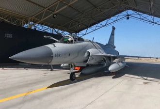 阿塞拜疆空军展示枭龙战机：这次不是借的