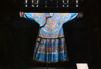 打开帝后的私人“衣橱”：故宫藏清宫服饰上海展出