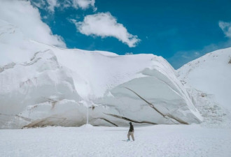 登山队在慕士塔格峰遭遇暴风雪 3人遇难1人失联