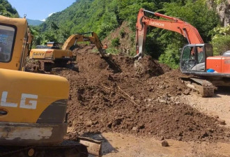 甘肃山体滑坡33人被埋，已救出17人.....