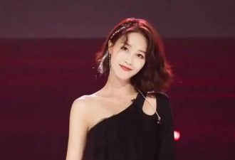 蓝盈莹与42岁张俪同框，才懂瘦削并非美，丰盈有致才显韵味