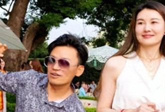 王宝强携女友山东参加婚礼，二人私下相处太甜：他看冯清眼神拉丝