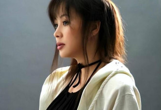 19岁结婚，20岁生子后马上离婚，今成顶级富婆