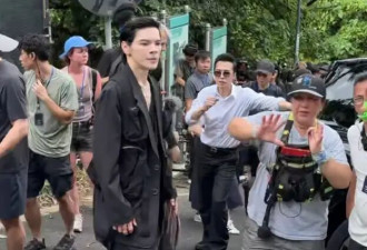 向佐加盟甄子丹新片 现身香港片场拍摄