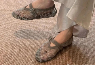 天气一热，“渔网鞋”就火出了圈！40+中女这样穿搭：真的很时髦